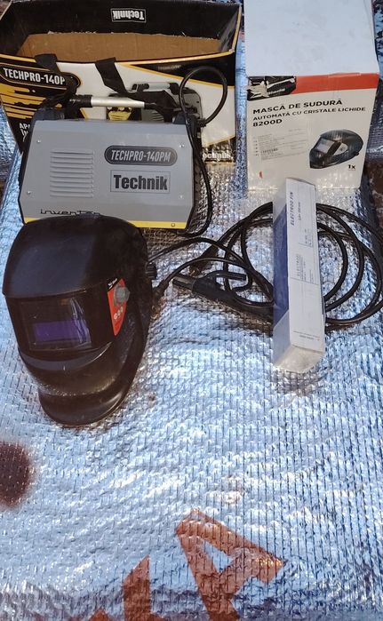 Aparat de sudura, bonus masca și electrozi.