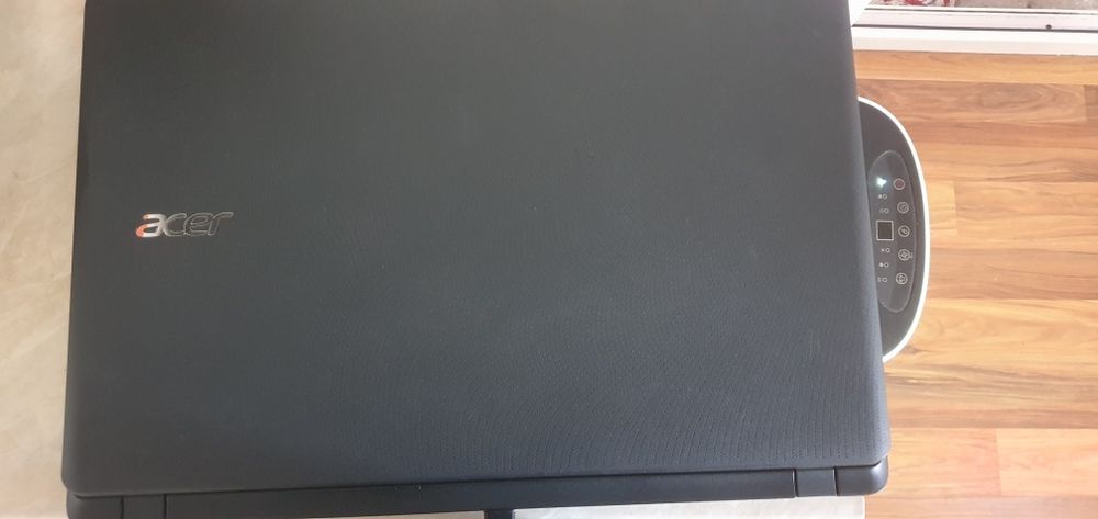 Vând laptop schimb
