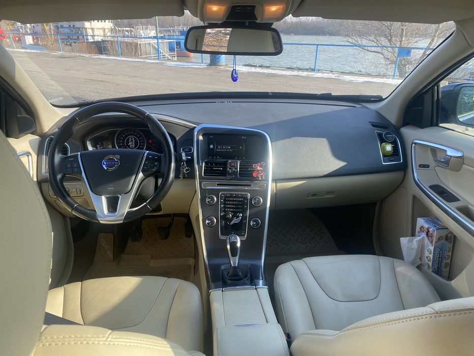 Volvo xc 60 2014 vand/schimb cu toyota Rav4 hybrid 2019+