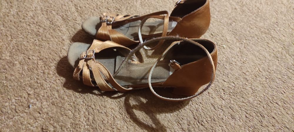 Продам туфли бальные