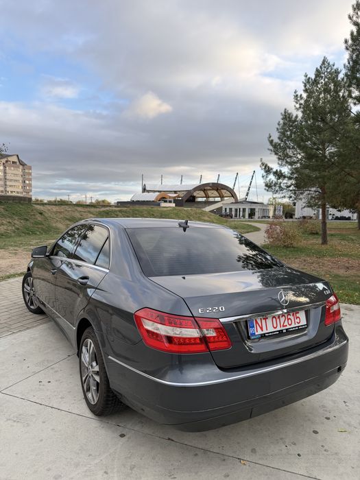 MERCEDES-BENZ E-Class 2011 — imagine 4