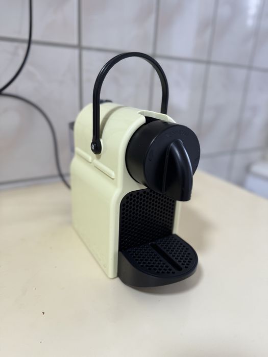 Espresor Delonghi nespresso cu capsule mici .