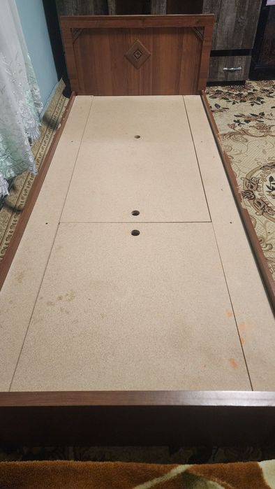 Bir kishilik sandiqli ikkita kravatlar sotiladi