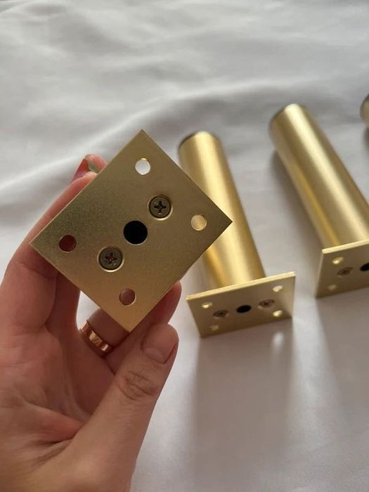 Set 4 picioare mobilier metalice aurii, 15 cm – finisaj satinat