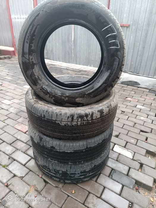 Продам комплект шин на 17