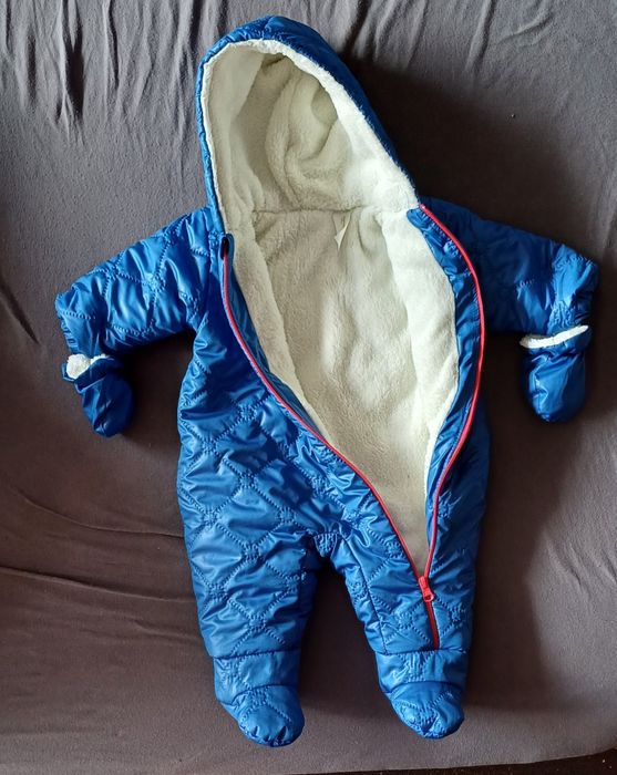 Бебешки син космонавт