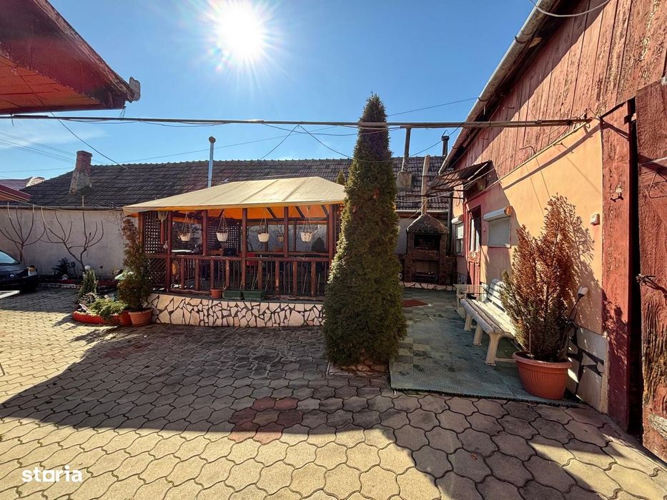 Casa single + 1200mp teren - Sura Mare