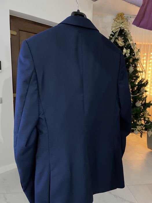 De vanzare costum pentru băiat vârsta 14-16 ani