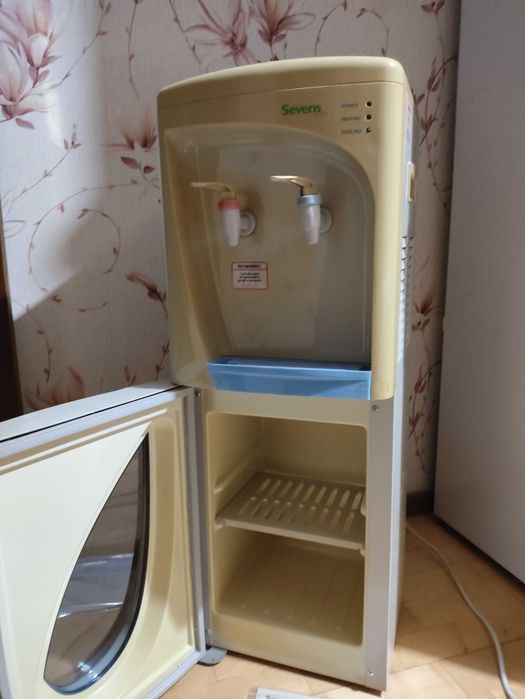продается кулер (диспенсер) для воды