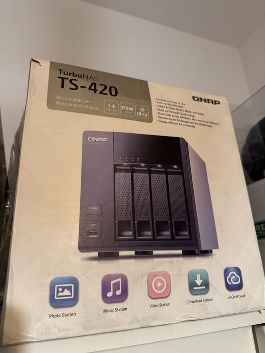 NAS rețea 4x HDD-uri  QNAP 420