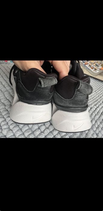 Adidasi nike.