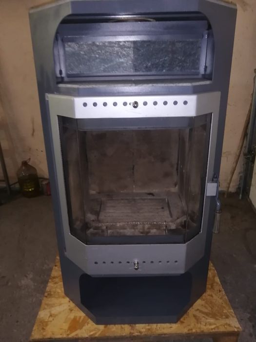 Semineu pe lemne 9kw