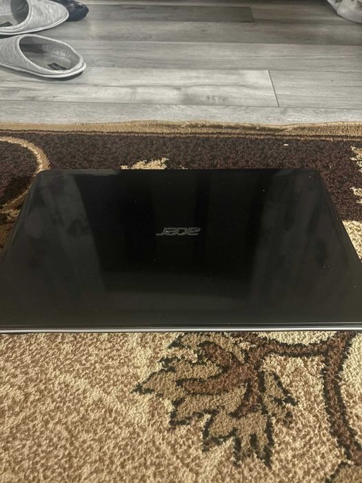 Vând laptop Acer E1-531