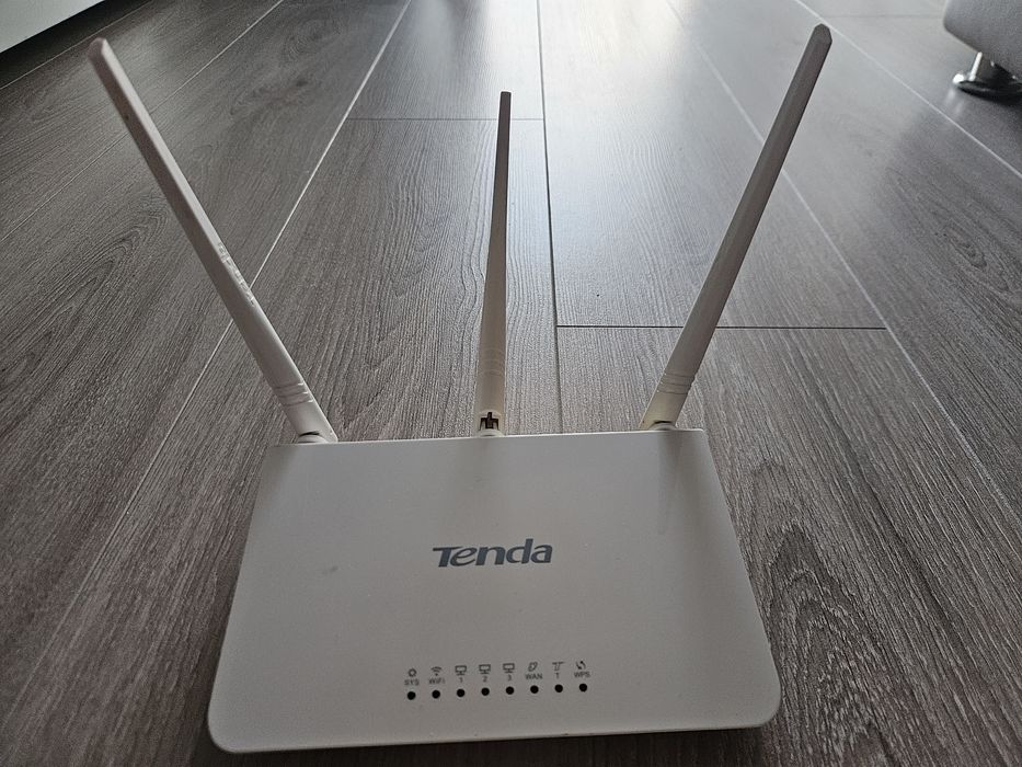 Router Tenda N300, alb