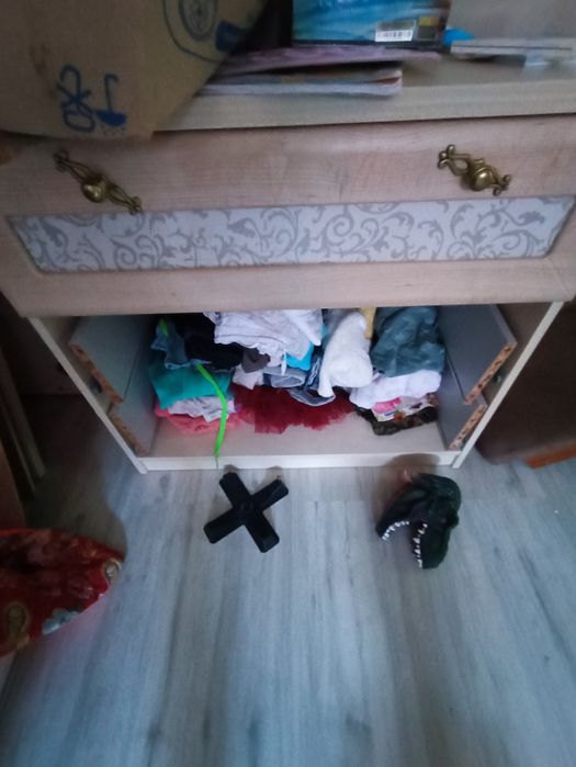 Продам шкаф с 2 комодами