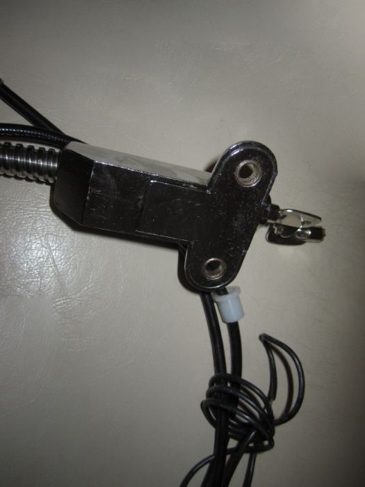 Ново жило за аварийно отключване на гаражна,секционна врата налично ко