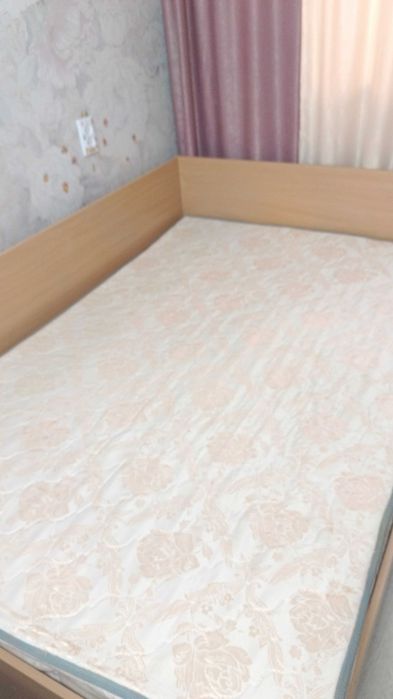 Продам кровать полуторную