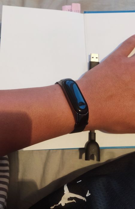 Продам оригинал mi Band 3