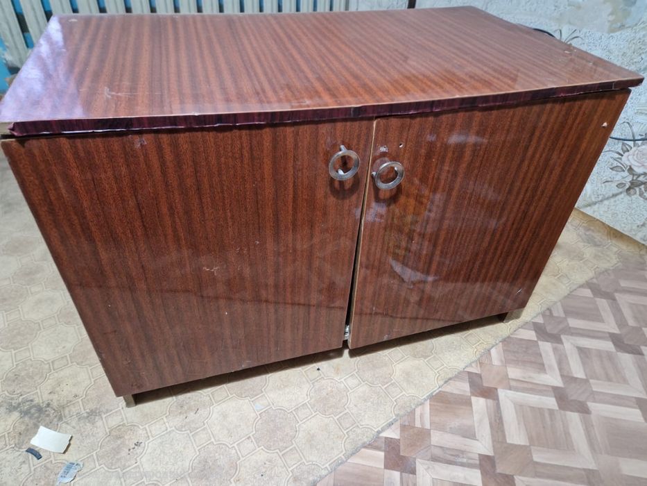 отдам срочно бесплатно шкаф тумбы кровать