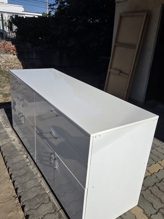 Луксозен италянски  скрин /комод/с полиуретаново покритие