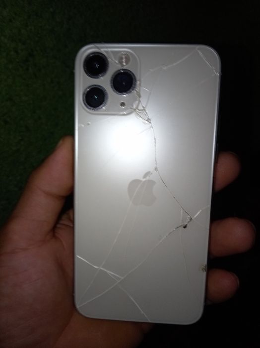 Iphone 11 pro 256/100 uselinniy bez imey