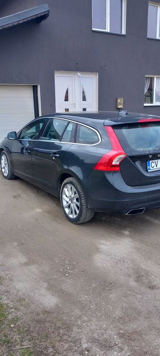 Volvo v60 2015 181cp