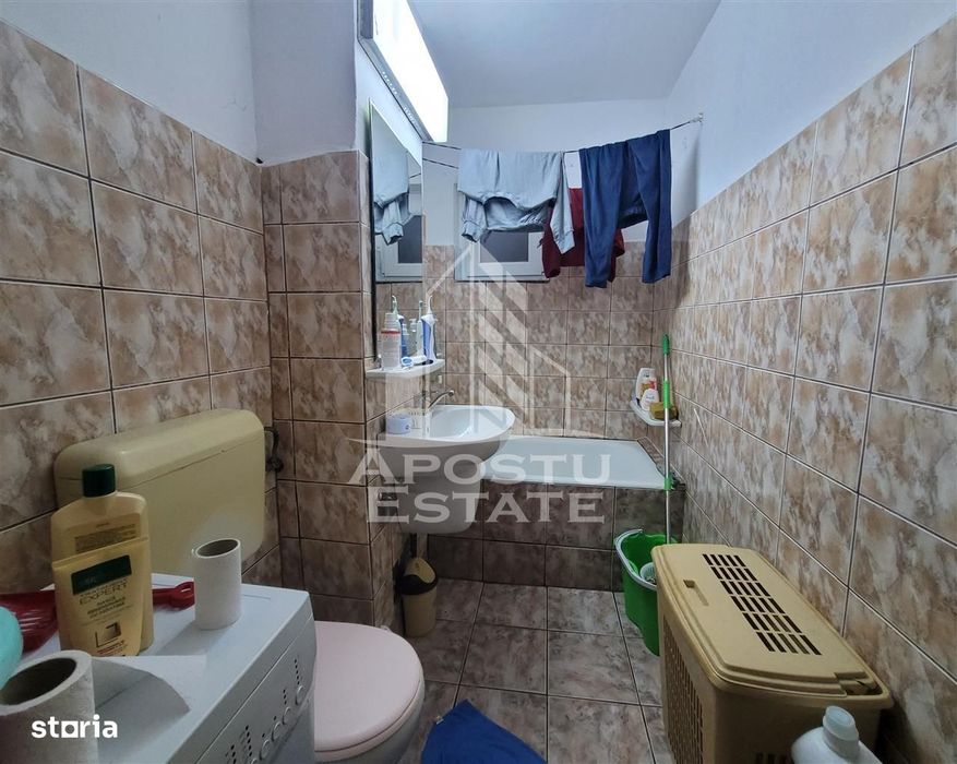 Apartament de vanzare cu 3 camere, 2 bai, zona Bucovina
