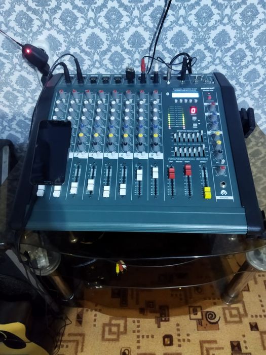 Активный микшерный пульт