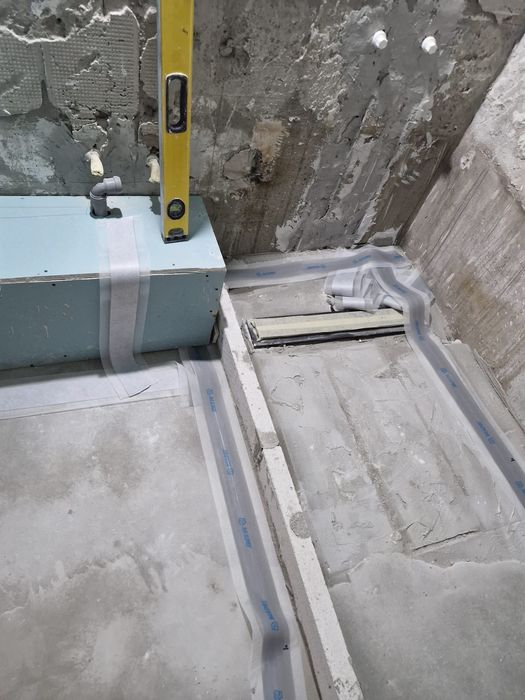 Gresie, glet, tapet, rigips, electrica, sanitare