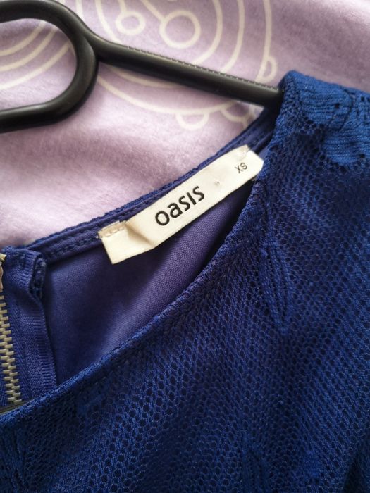 Синя рокля с дантела