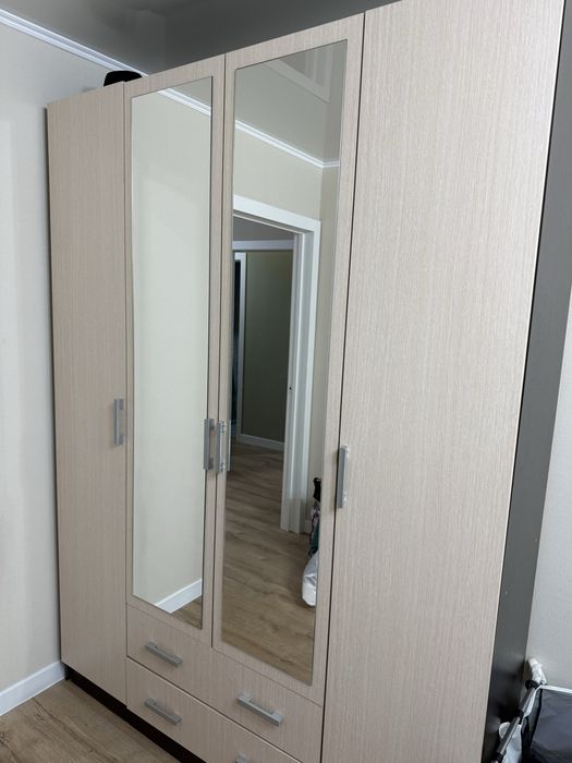 Продам шкаф и 2 тумбочки