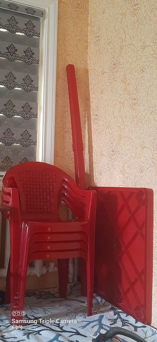 Plastmass stol va 4 ta stul sotiladi