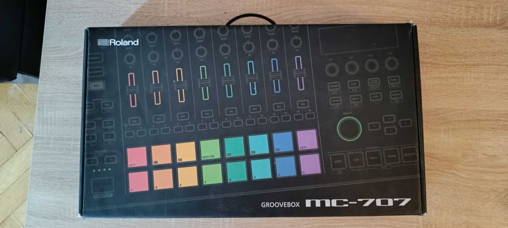 Groovebox Roland MC 707
