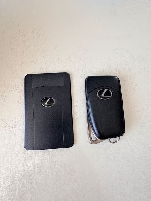 Продам Ключ и ключ карта Lexus 570