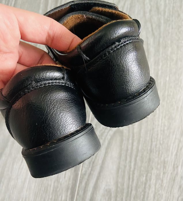 Продам туфли на мальчика