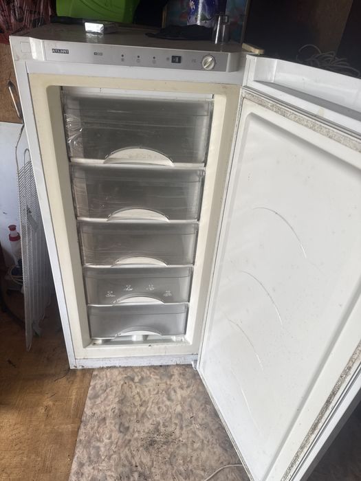 Продам морозильную камеру