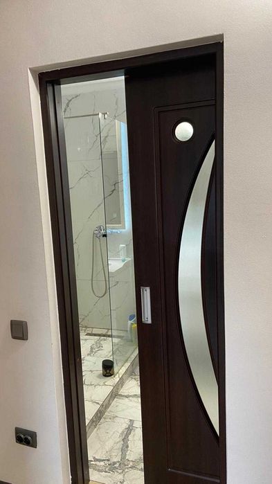 Vand usa glisanta pe dimensiunile 200 cm inaltime si 80 cm latime