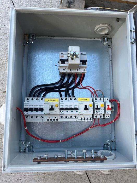 Vând tablouri electrice