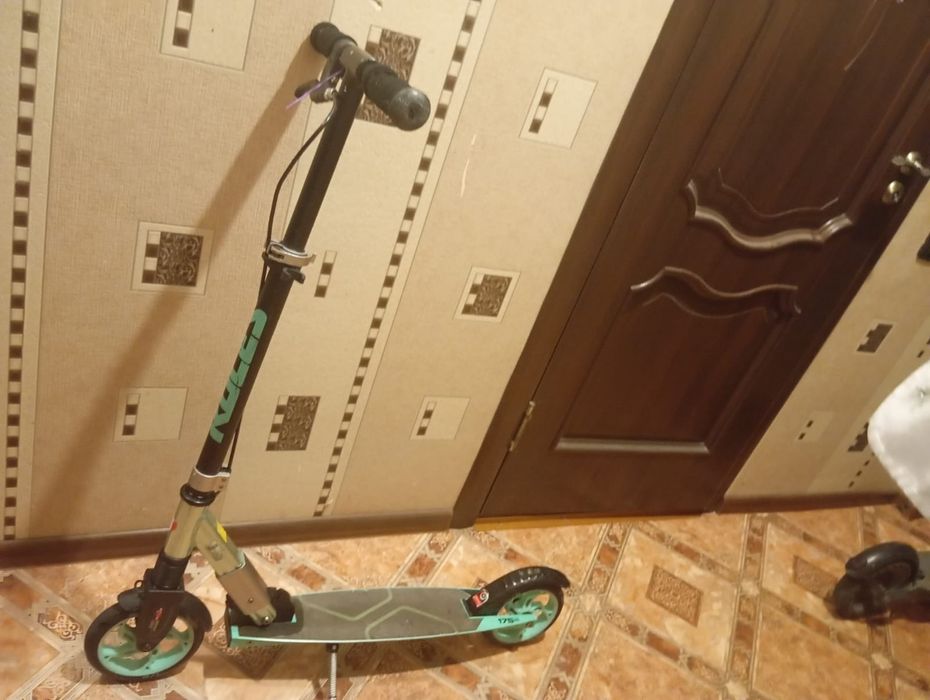 Продам самокат с большими колесами в отличном состоянии