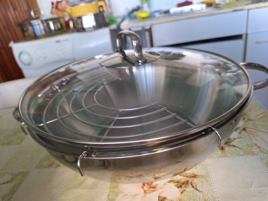 Тиган тип уок с капак и решетка.Диаметър 31.50 см.