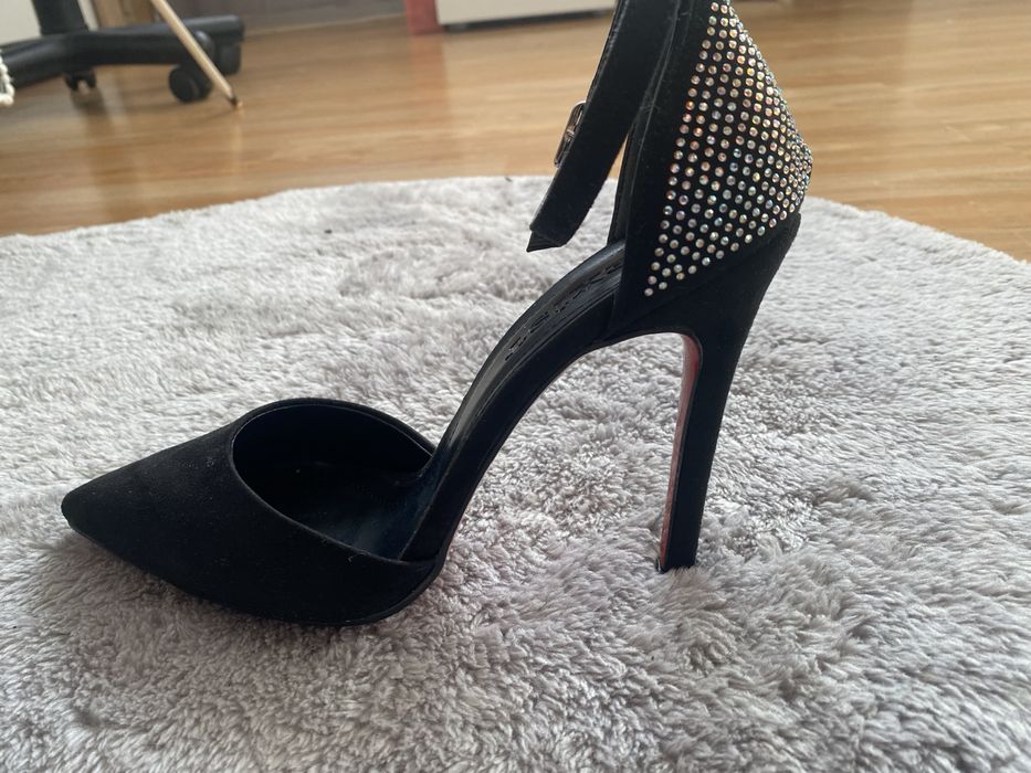 Обувки с ток в черен цвят