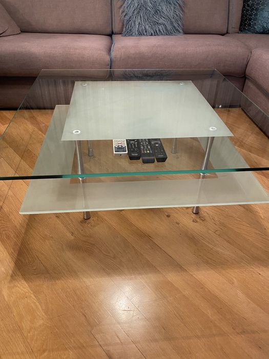 Стъклена холна маса