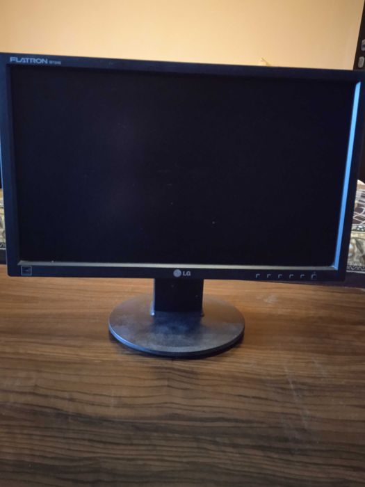 Продавам монитор за компютър