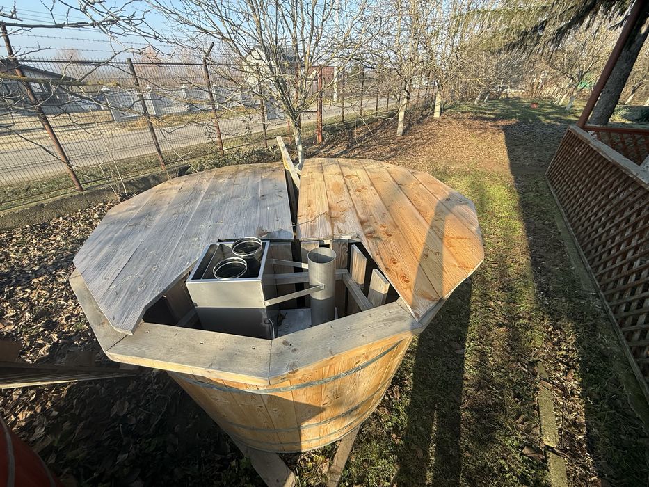 Ciubăr din lemn, sobă inox, 8–10 persoane – 2 bucăți disponibile