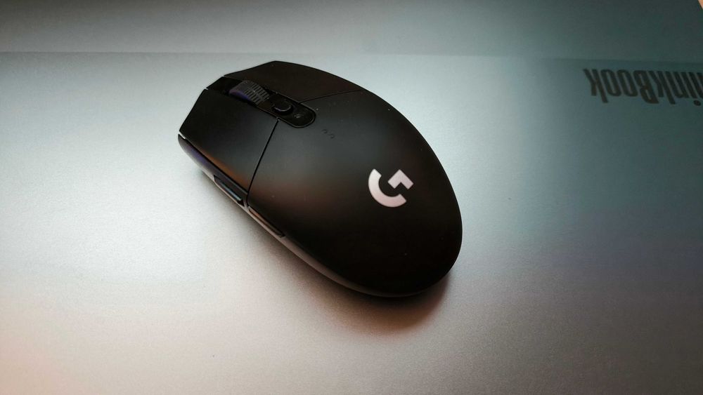 Logitech G305 LIGHTSPEED безжична геймърска мишка -HERO 12K, 6 бутона