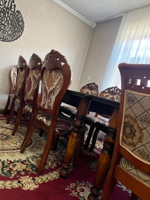 Стол со стульями