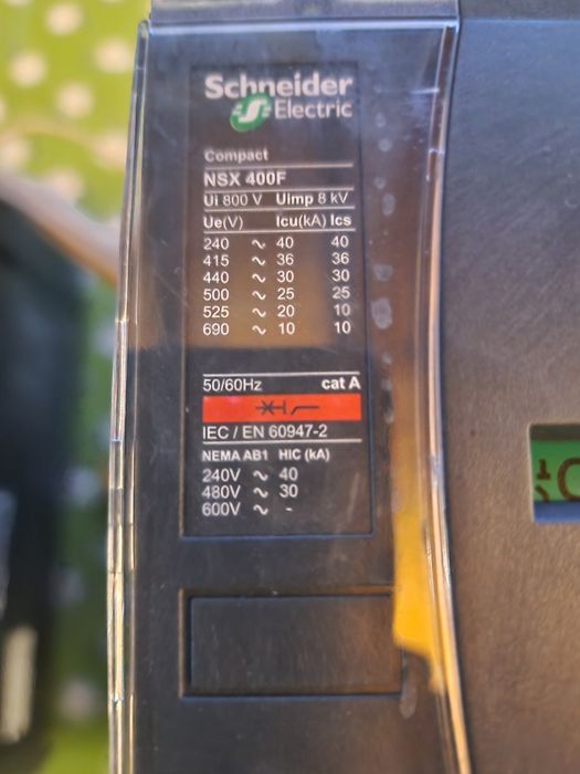 Schneider и Merlin Gerin Автоматични прекъсвачи и моторни механизми