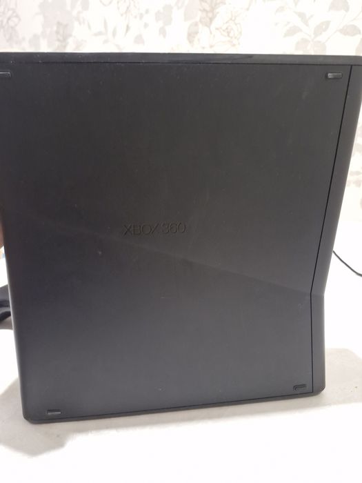 Xbox360 slim в хорошем состоянии