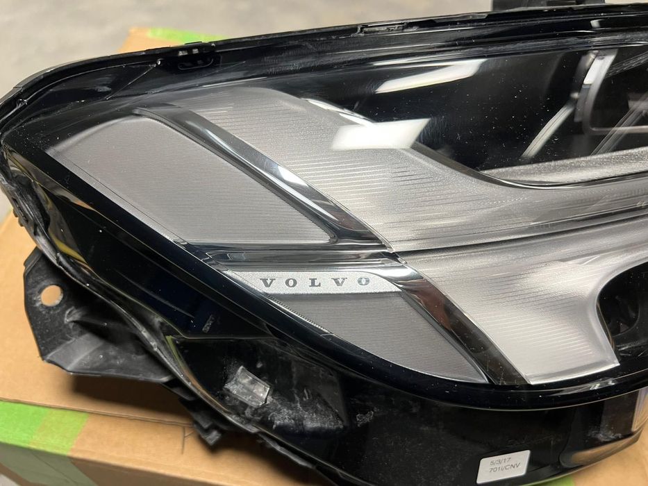 Фар за Volvo T4 T5 десен