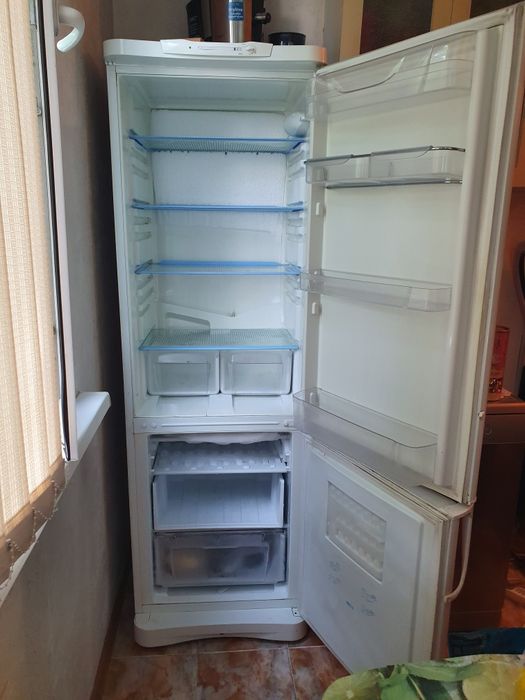 Продам холодильник